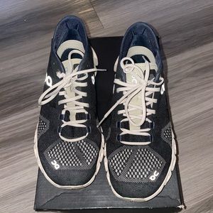 On running womens cloud x black/pearl size 6.5